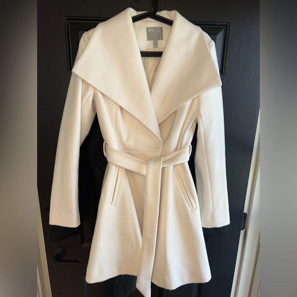 Beautiful White Wrap ASOS Coat Belted with Snap Closure Size US6